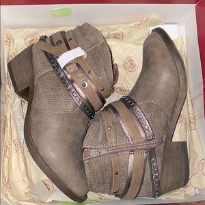 Authentic American Heritage Redbud shoes